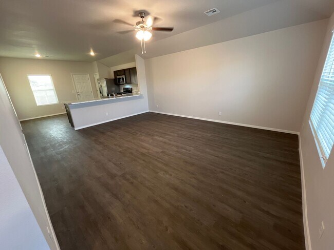 Foto del edificio - *Pre-leasing* Three Bedroom | Two Bath Hom...