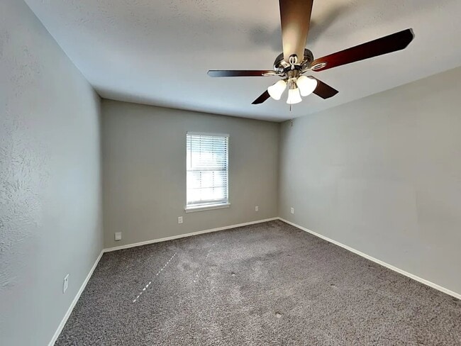 Building Photo - 1717 Lewis Trail