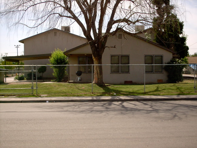Primary Photo - Oak Village