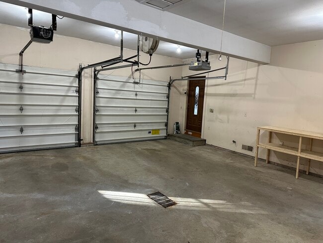 Building Photo - 10805 Hinman Rd