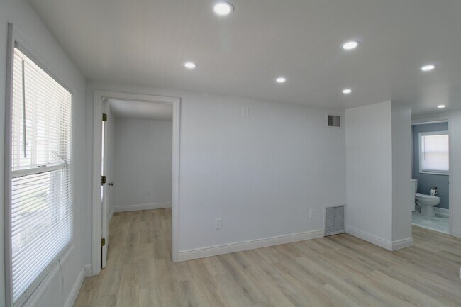 Foto del edificio - 236 N Oleander Ave