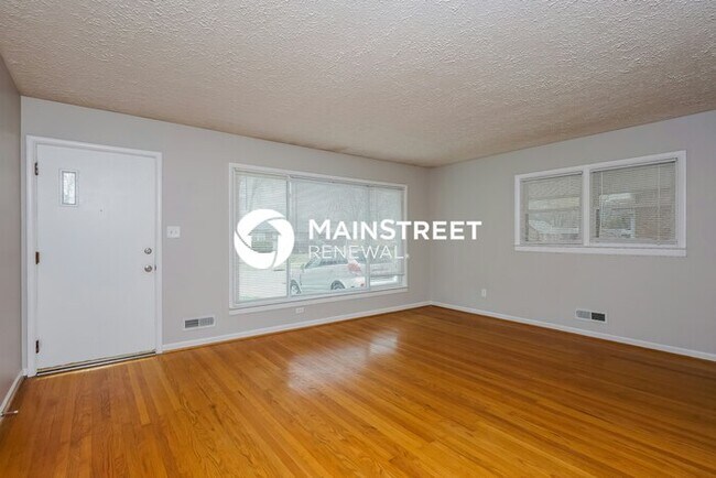 Building Photo - 3 Bedroom Pet-Friendly Home in LOUISVILLE, KY with Main Street Renewal
