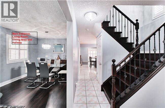 Building Photo - 112 Hollyridge Crescent