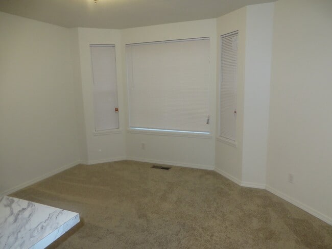 Building Photo - lynd04