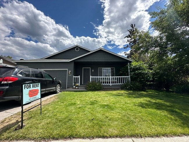Foto del edificio - Charming 3-Bedroom Home with Open Layout & Fenced Yard!