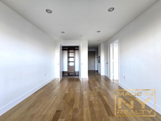 Foto del edificio - 1 bedroom in REGO PARK NY 11374