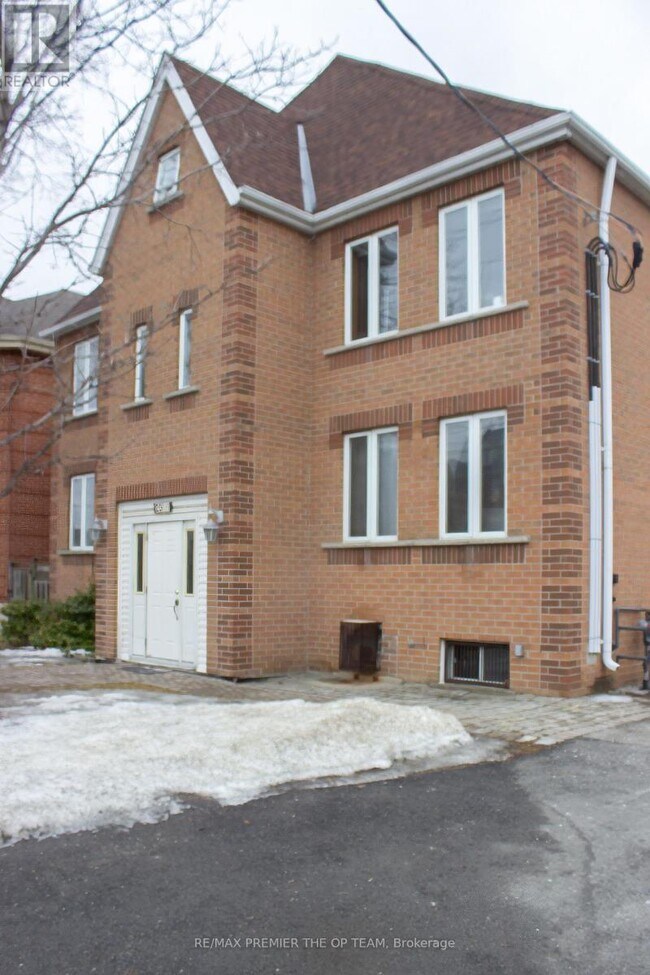 Photo du bâtiment - 2311 Major MacKenzie Dr W