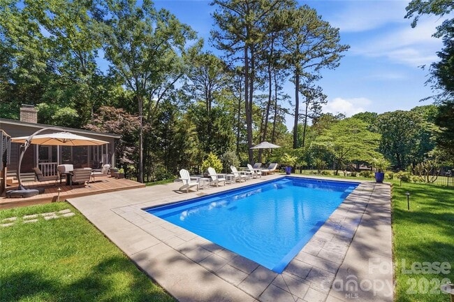 Foto del edificio - 3617 Smokerise Hill Dr