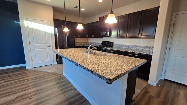 Building Photo - 4 Bedroom home Located on Quiet Neighborhood