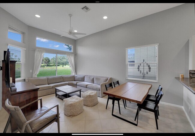 Foto del edificio - 7922 Monarch Ct