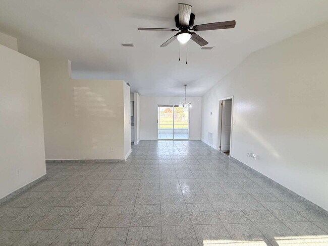 Foto del edificio - Moving Ready! 3-Bedroom   + 2-Bathroom + Bonus Room