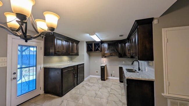 Building Photo - 10303 Dasher Dr