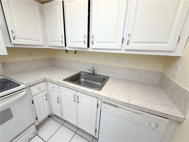 Building Photo - 498 NW 165th St