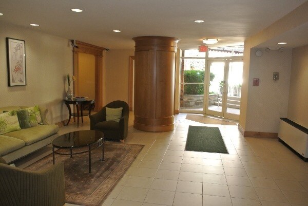 Foto del edificio - 3900 Tunlaw Rd NW