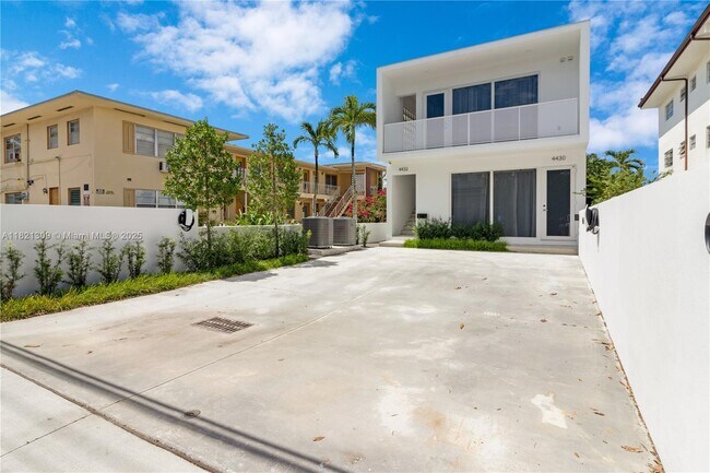 Building Photo - 4430 W Flagler St