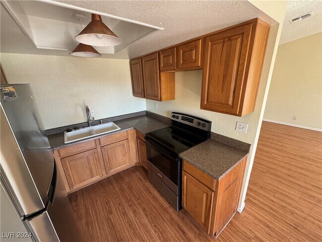Building Photo - 4919 Newport Cove Dr