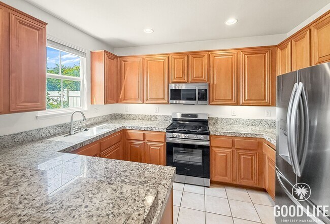 Foto del edificio - 3B 2.5BA Townhouse End-Unit in Eastlake Vi...