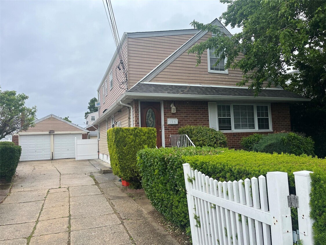 Primary Photo - 198 Hill Ave