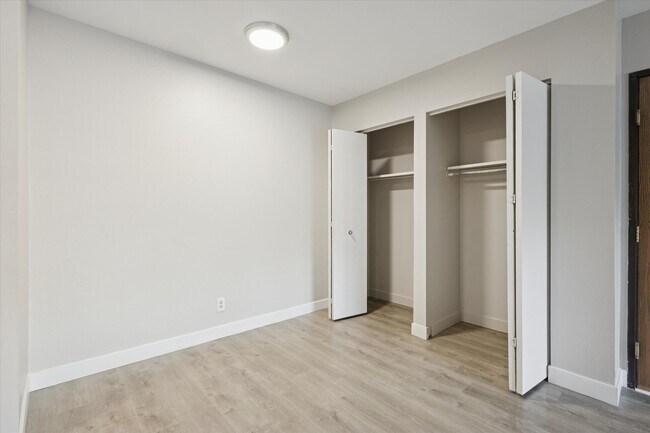 Foto del edificio - Parchment Point Townhomes