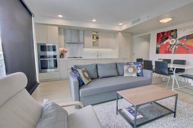 Building Photo - 32 Smithe St