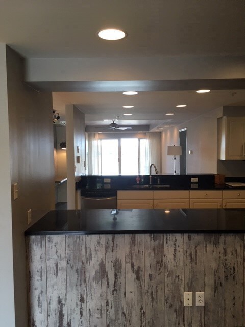 Building Photo - 3113 River Dr