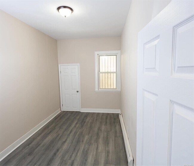 Foto del edificio - 61-38 164th St