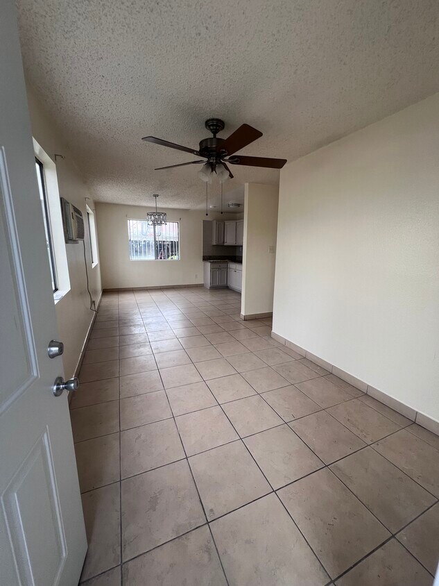 Foto principal - 1579 W 37th St