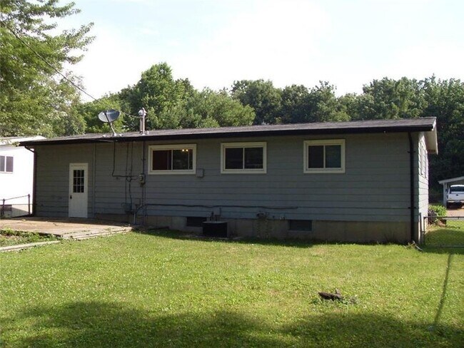 Building Photo - 350 Moule Dr