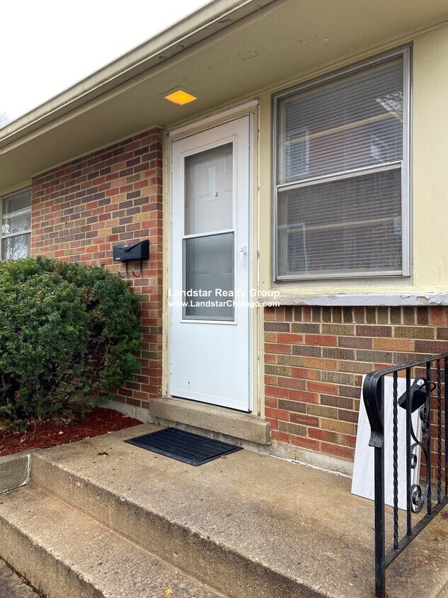 Foto principal - 1657 Green Bay Rd