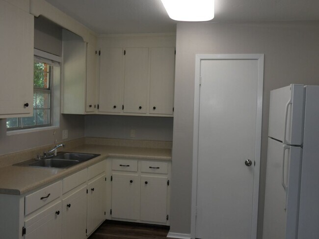 Building Photo - Cute 3 Bedroom Home in Milton