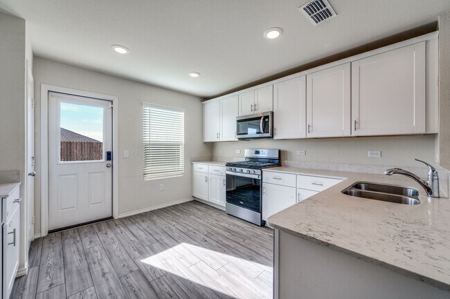 Foto del edificio - Spacious 4 Bed, 3 Bath Modern Home in Mobberly Farms, Pilot Point - Available for Lease!