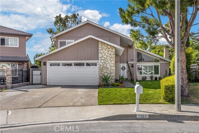 Building Photo - 1320 N Van Gogh Cir