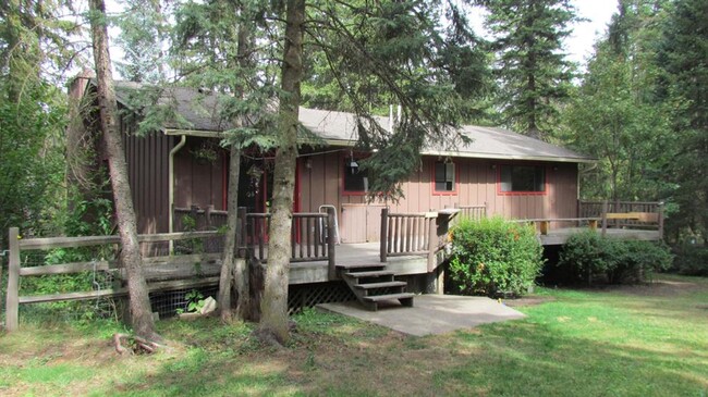 Building Photo - Charming Whitefish Home