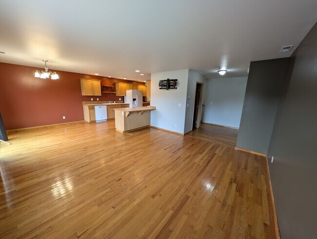 Foto del edificio - A Gardeners Oasis! 3 Bedroom Townhome for ...