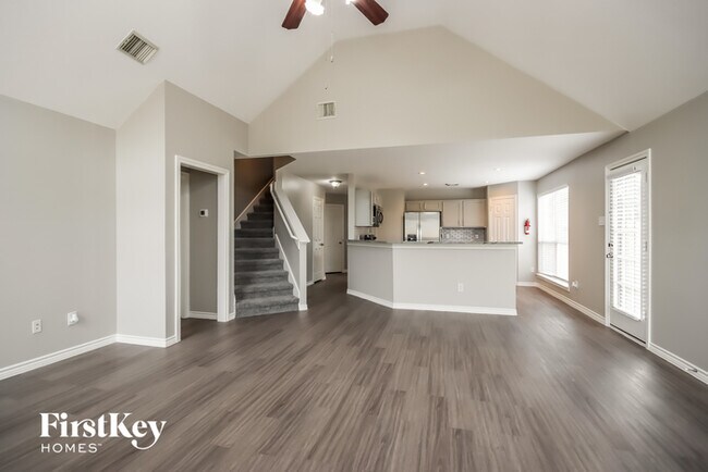 Building Photo - 2210 Shady Pine Dr