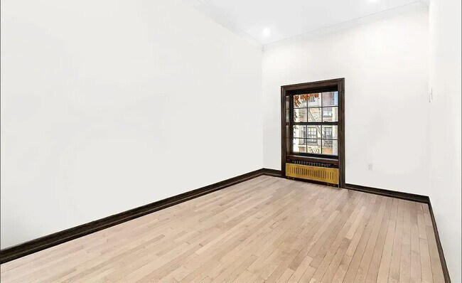 Foto del edificio - 121 E 37th St
