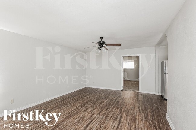 Building Photo - 2202 Lockwood Dr