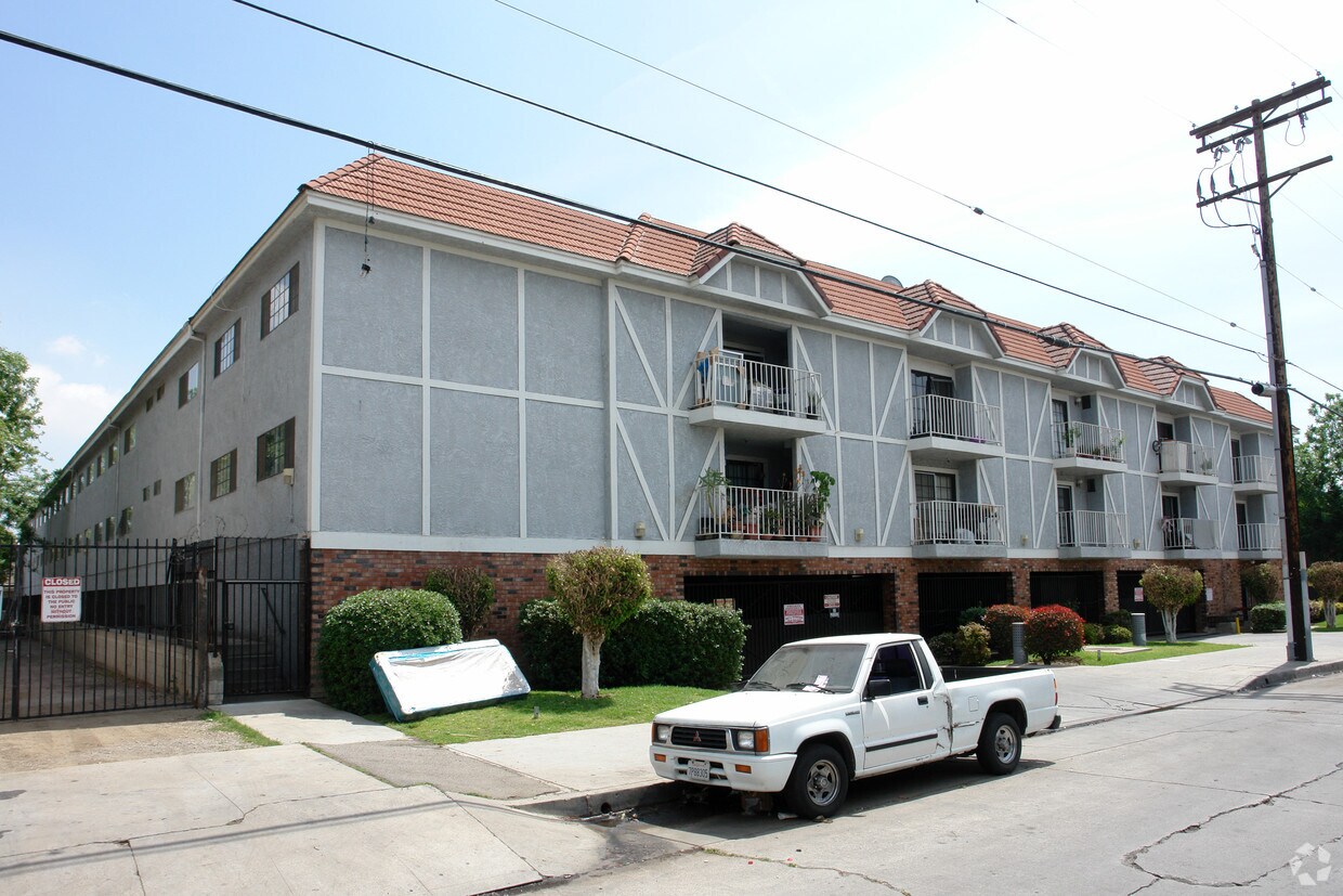 Foto principal - 8424 Columbus Ave
