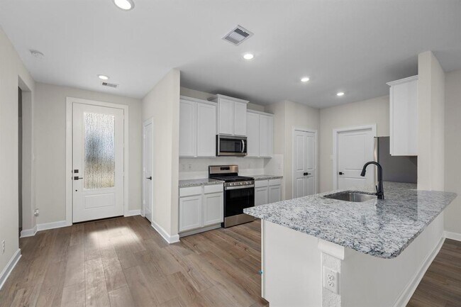 Building Photo - 3210 Banyan Dr
