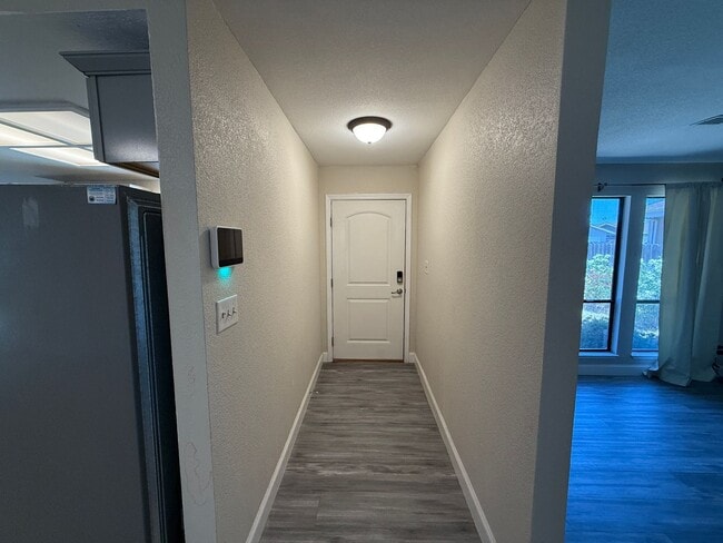 Building Photo - Updated single story home located in Ceres!