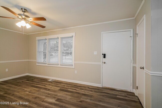 Building Photo - 9732 Sue Helen Dr