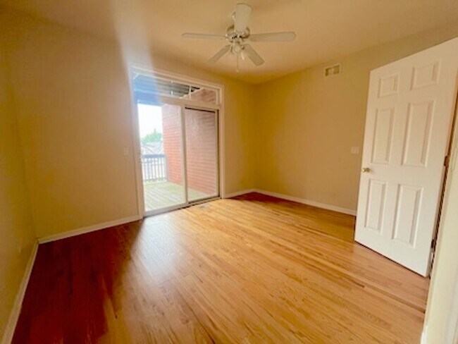 Building Photo - 3541 S Hamilton Ave