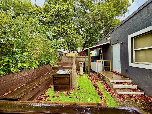 Foto del edificio - 597 NW 69th St