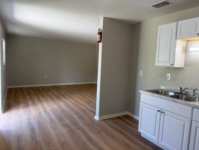 Photo - 1020 Hagle Park Rd (Bradenton, FL) Apartment