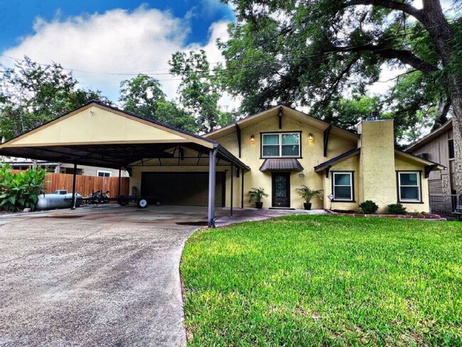 Building Photo - Gorgeous house ON THE BRAZOS RIVER