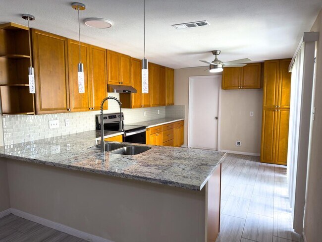 Foto del edificio - 6411 Briar Terrace Dr