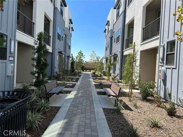 Building Photo - 947 N Divino Privado