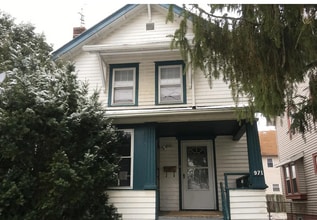 Building Photo - 971 Peckham St