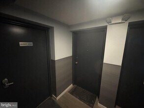 Building Photo - 500 S Courthouse Rd