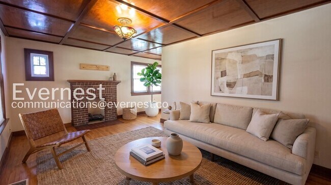 Foto del edificio - 4 Bed/2.5 Bath Home with Fenced Yard / Coming Soon!